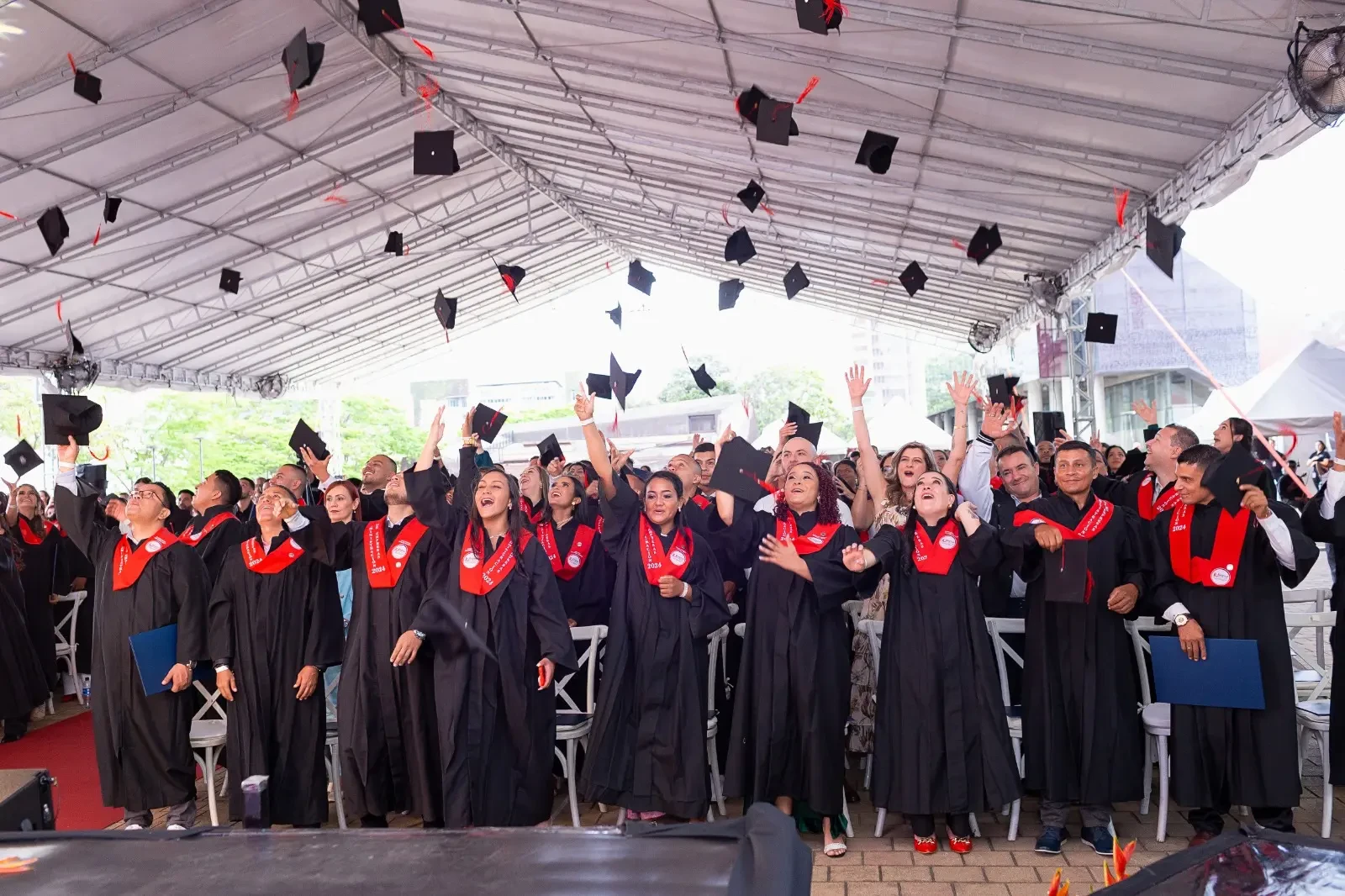 Momento del show del evento 'Calma que transforma', con participantes disfrutando de la actividad en Antioquia."